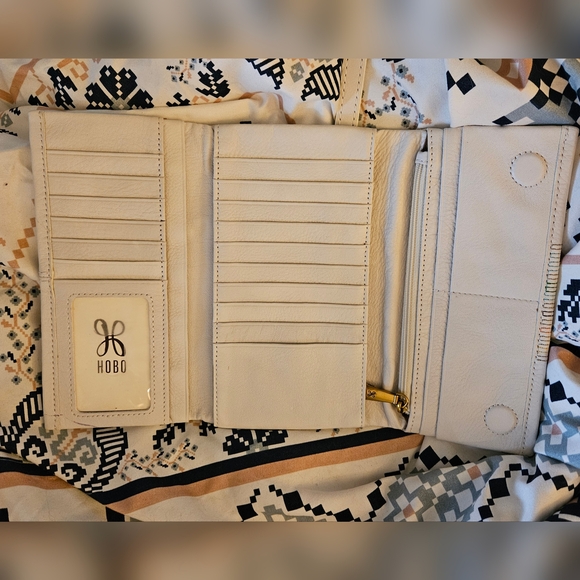 Hobo International Keen Continental Wallet - Picture 8 of 8